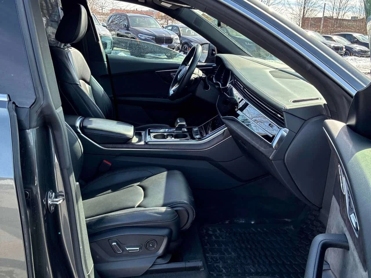 Audi Q8 TECHNIK * FULL S LINE* ДИСТРОНИК* 360* ОБДУХВАНЕ* , снимка 15 - Автомобили и джипове - 53835902