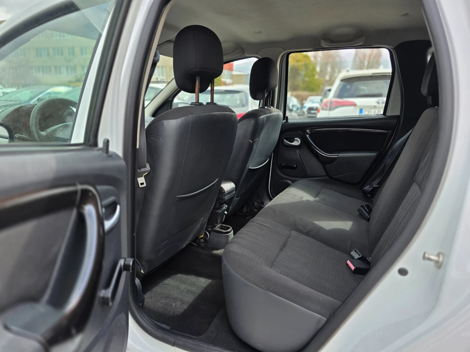 Dacia Duster 1.5 DCI 90k.c 4x4 UNIKAT ITALIA EURO5 , снимка 11 - Автомобили и джипове - 53959890