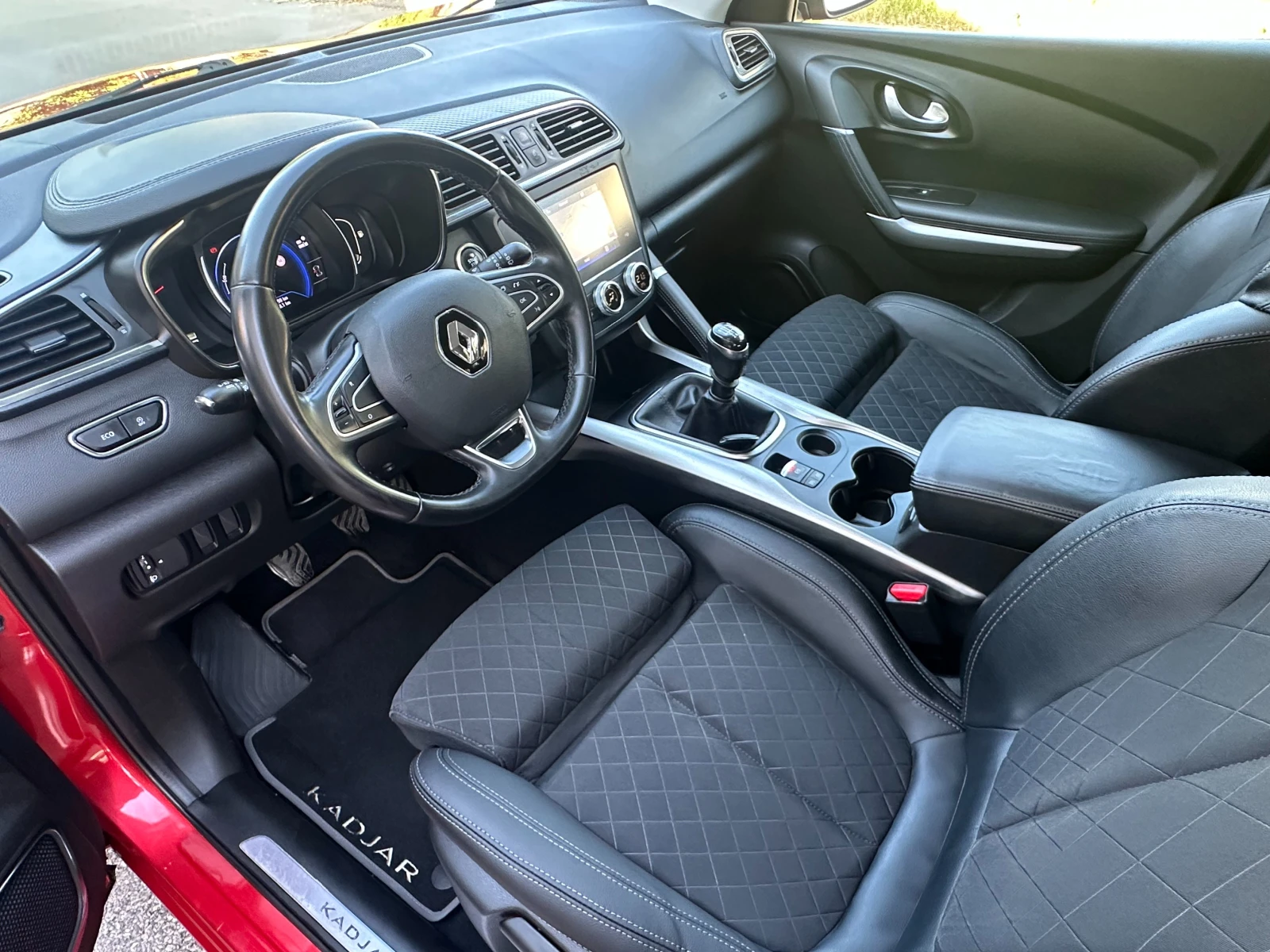 Renault Kadjar 1.5D-FULL LED-FACELIFT-NAVI-PDC-CAMERA-BOSE-EURO6D, снимка 8 - Автомобили и джипове - 55094491