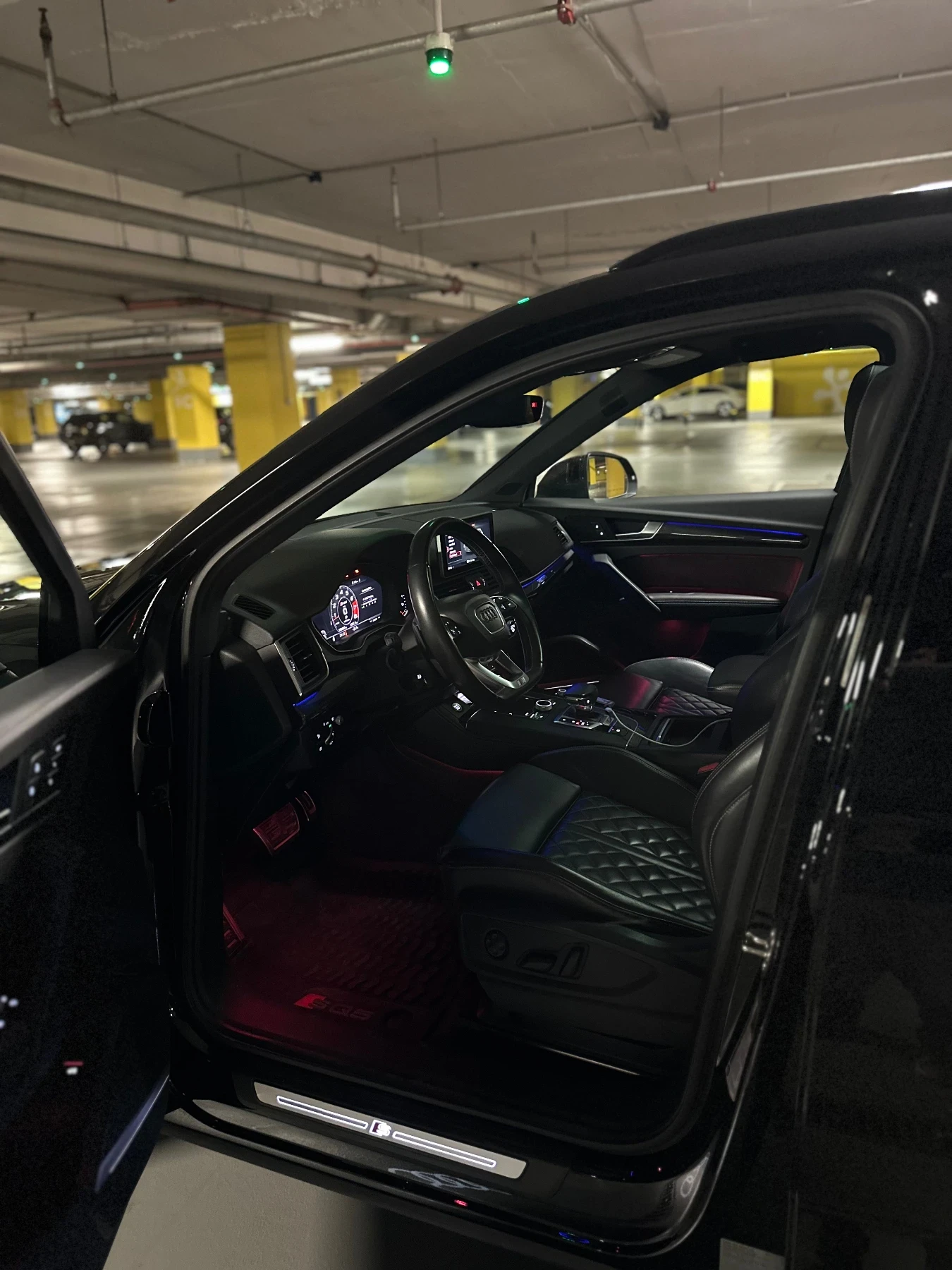 Audi SQ5 3.0TFSI* PANO* 360CAM* DIST* , снимка 9 - Автомобили и джипове - 56193659