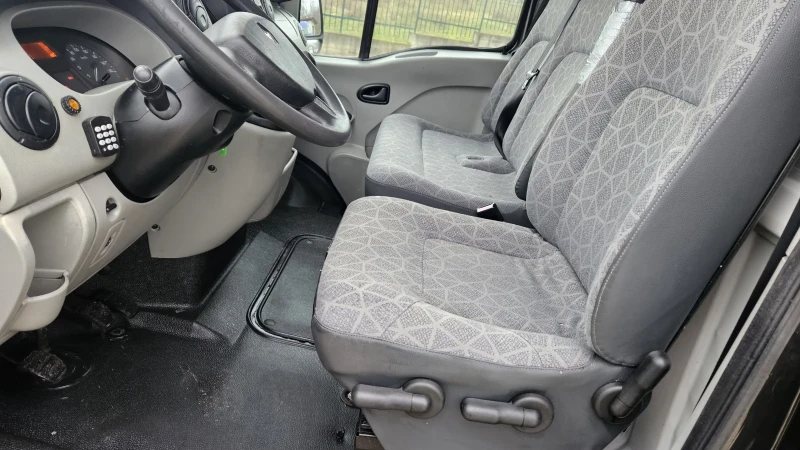 Renault Master 2.5DCI///klimatik, снимка 8 - Бусове и автобуси - 53299274