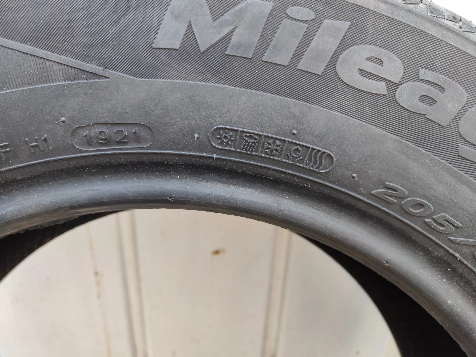 Гуми Всесезонни 205/65R16, снимка 2 - Гуми и джанти - 54331965