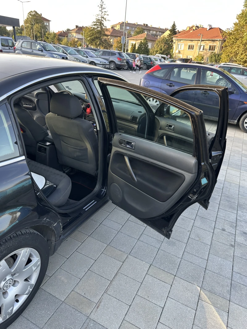 VW Passat, снимка 11 - Автомобили и джипове - 47531933