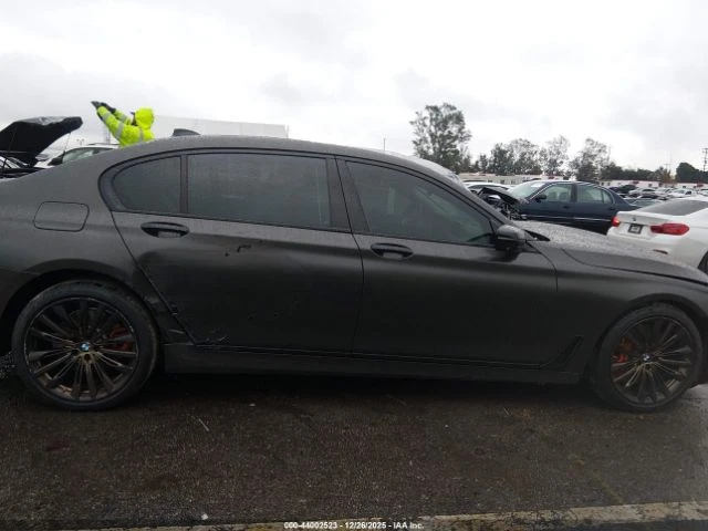 BMW 750  - изображение 9