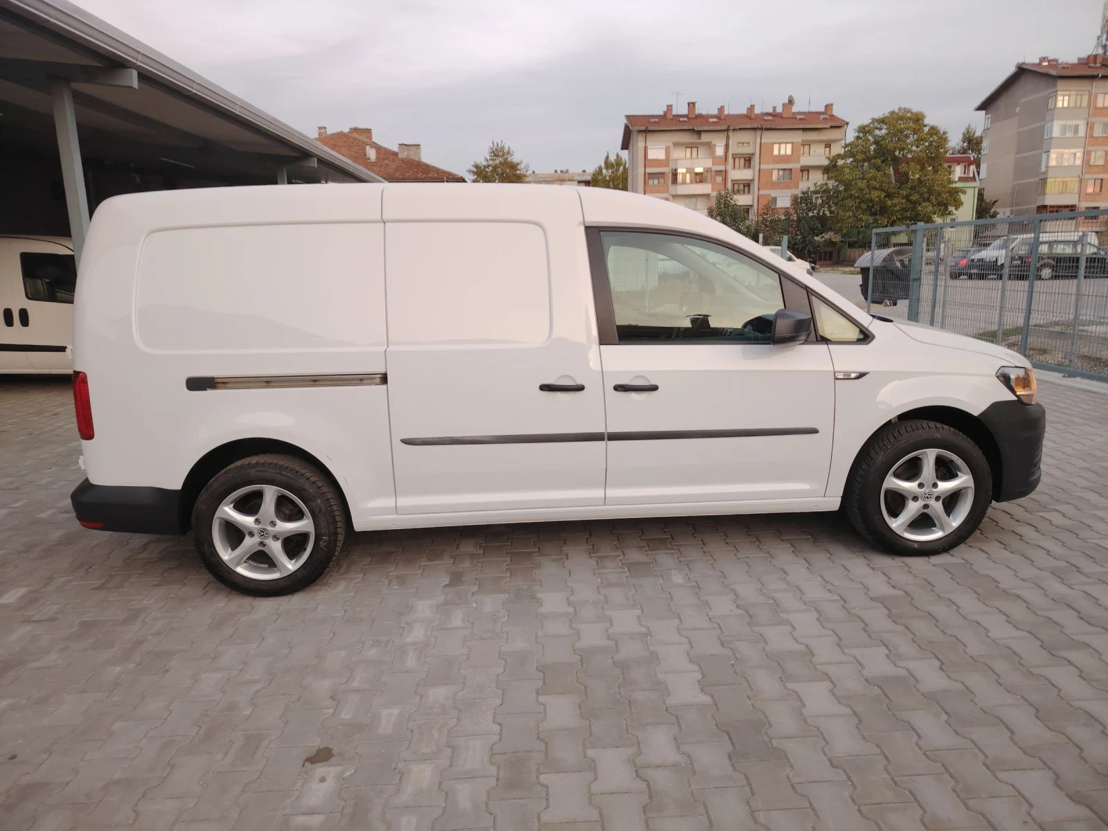 VW Caddy 2.0TDI MAXI ХЛАДИЛЕН - изображение 3