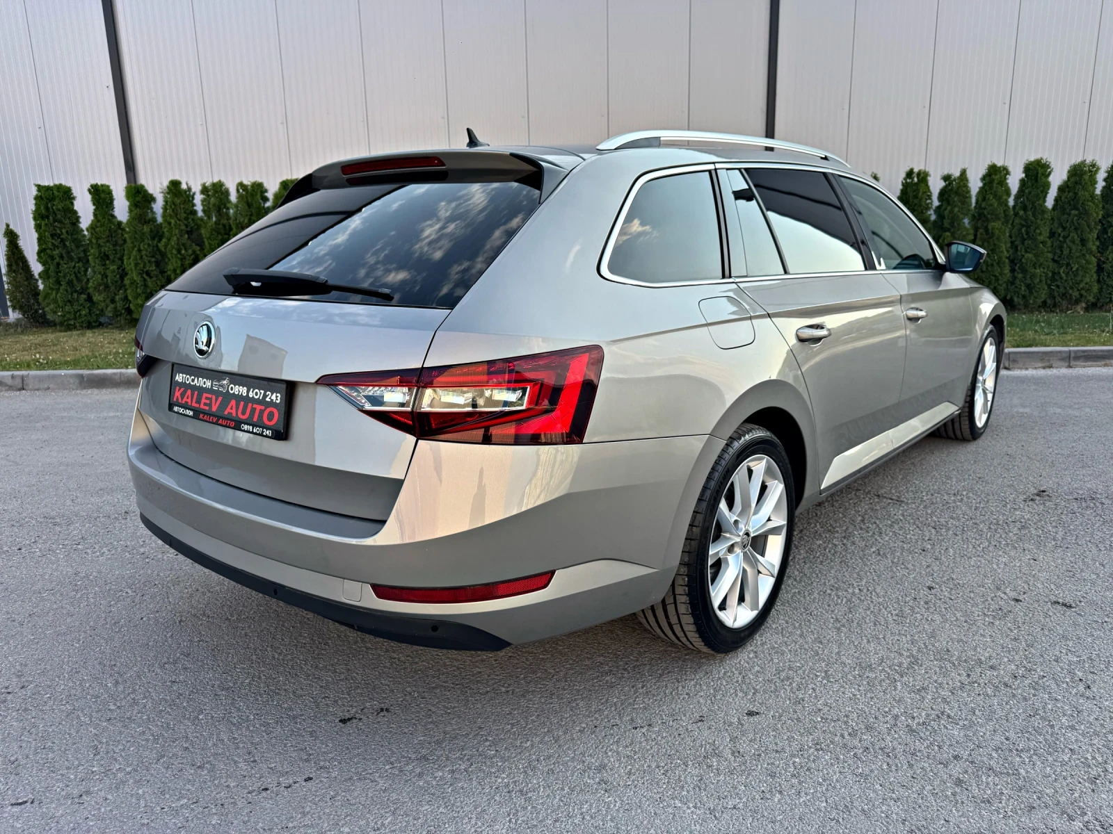 Skoda Superb 2.0TDI 4x4/Панорама/Keyless/Дистроник/ШВЕЙЦАРИЯ!!! - изображение 4