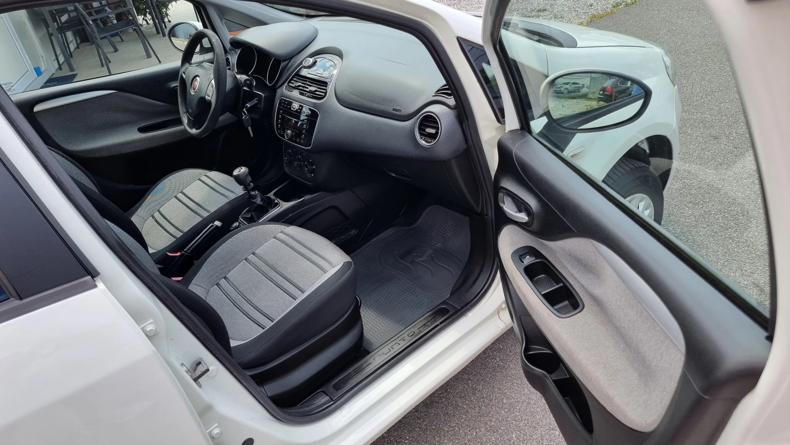 Fiat Punto 1.4i EVO Euro5A - изображение 10