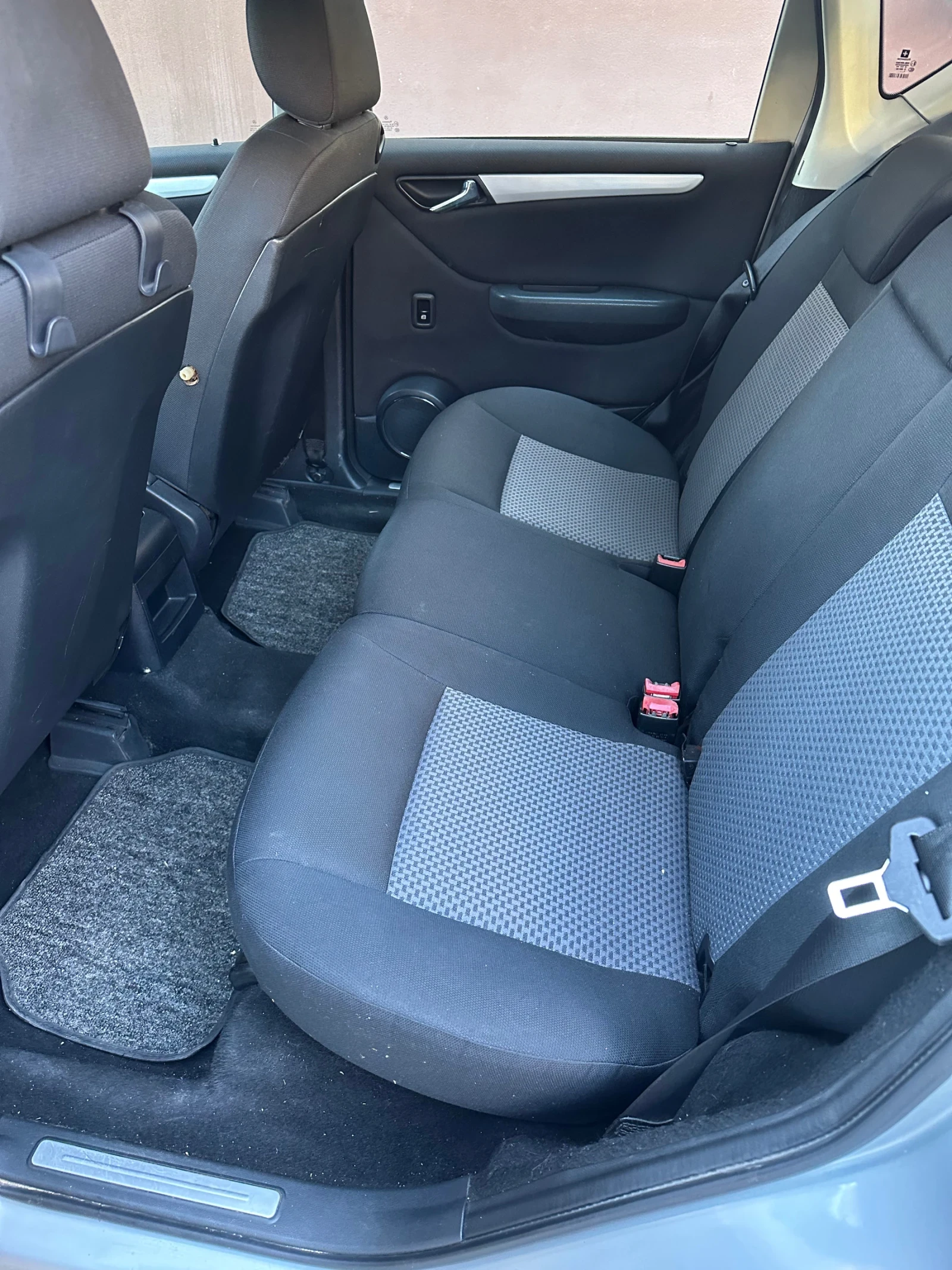 Mercedes-Benz A 200 2.0 - изображение 7