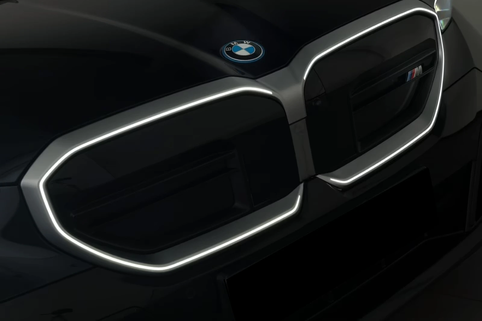 BMW i5 M60/xDrive/ICONIC GLOW/H&K/360/HEAD UP/, снимка 6 - Автомобили и джипове - 53972832