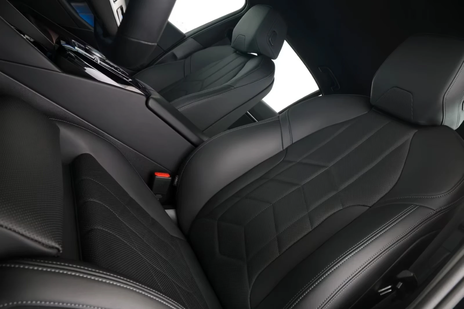 BMW i5 M60/xDrive/ICONIC GLOW/H&K/360/HEAD UP/, снимка 10 - Автомобили и джипове - 53972832