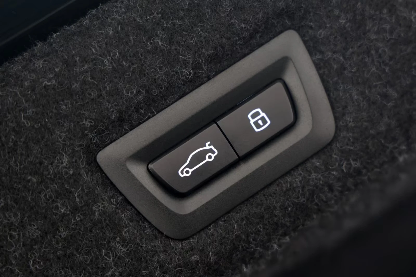 BMW i5 M60/xDrive/ICONIC GLOW/H&K/360/HEAD UP/, снимка 16 - Автомобили и джипове - 53972832