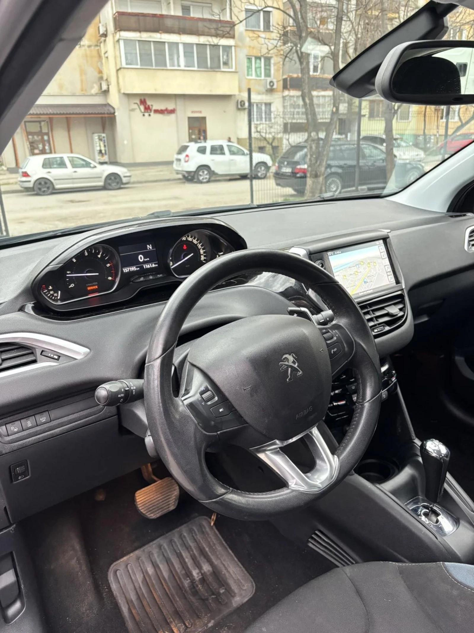 Peugeot 208 1.6e-hdi Automat CH, снимка 7 - Автомобили и джипове - 53989153