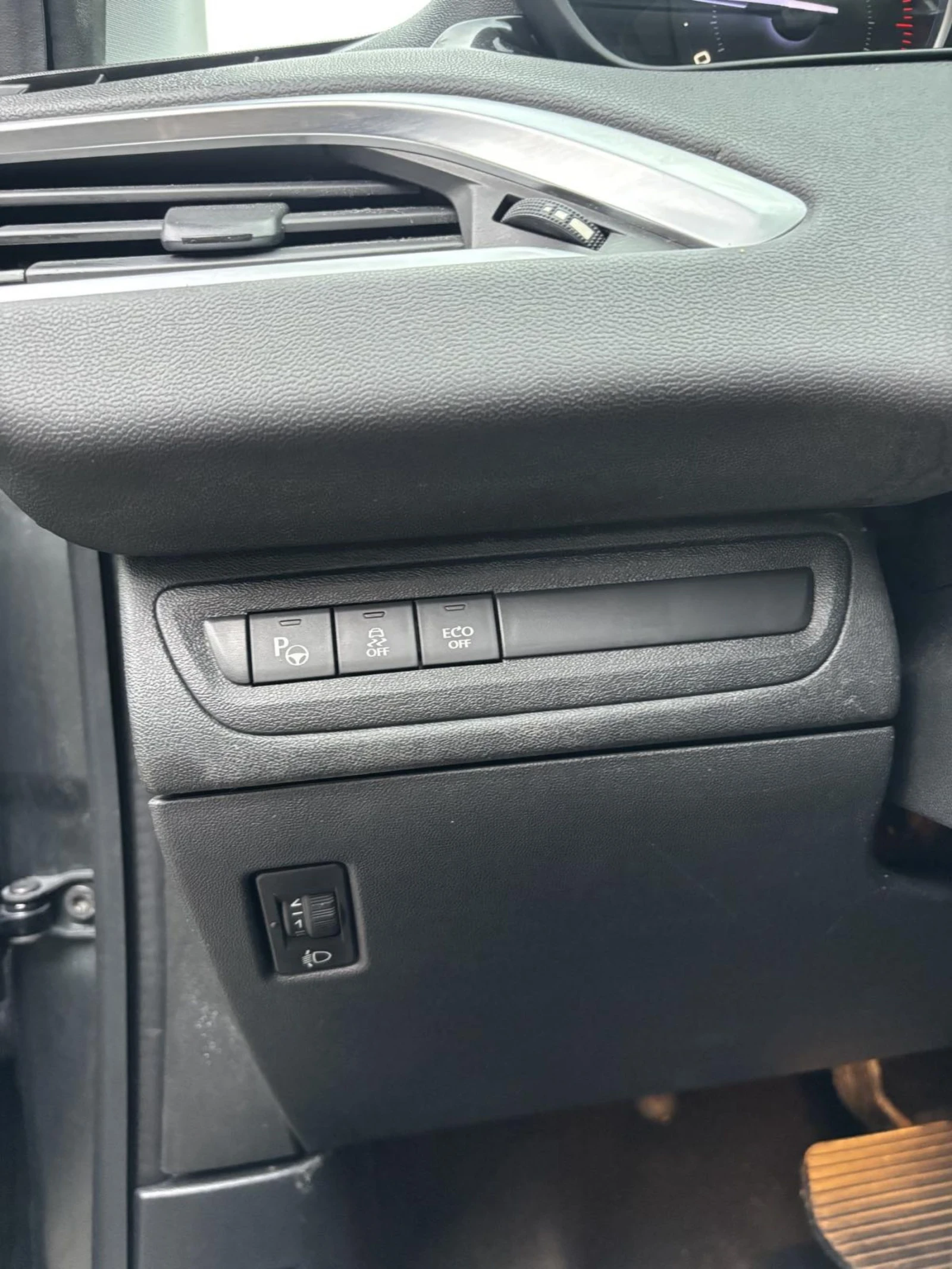 Peugeot 208 1.6e-hdi Automat CH, снимка 10 - Автомобили и джипове - 53989153