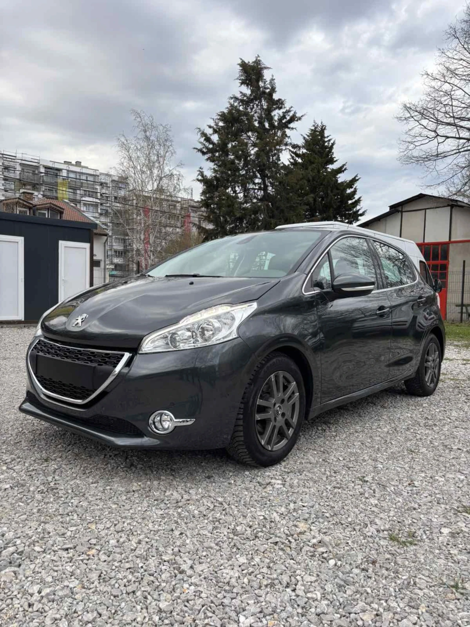 Peugeot 208 1.6e-hdi Automat CH, снимка 5 - Автомобили и джипове - 53989153