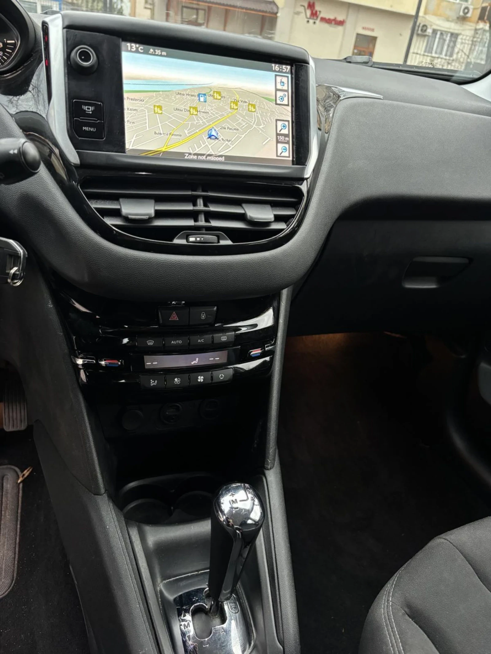 Peugeot 208 1.6e-hdi Automat CH, снимка 8 - Автомобили и джипове - 53989153