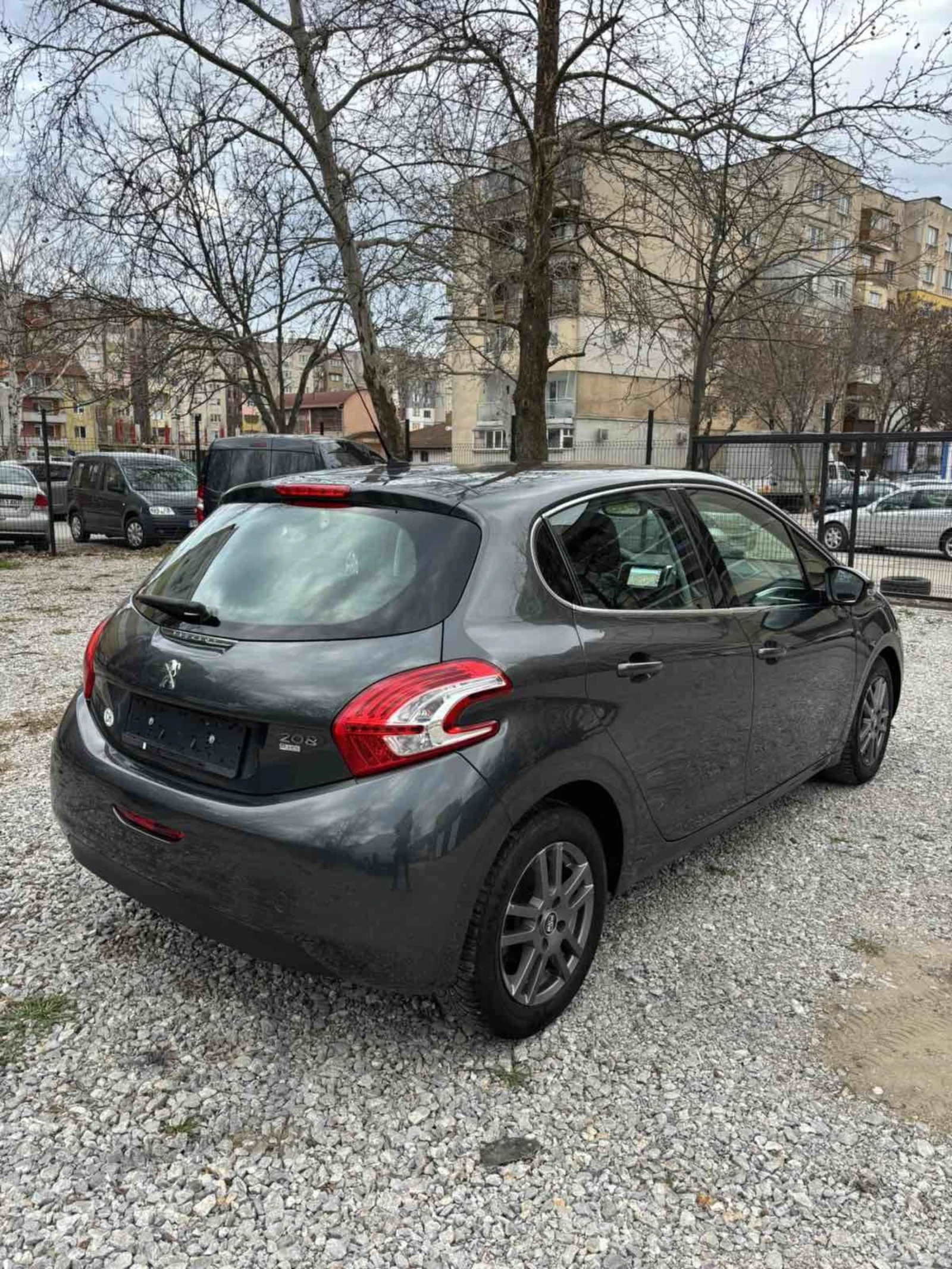 Peugeot 208 1.6e-hdi Automat CH, снимка 3 - Автомобили и джипове - 53989153