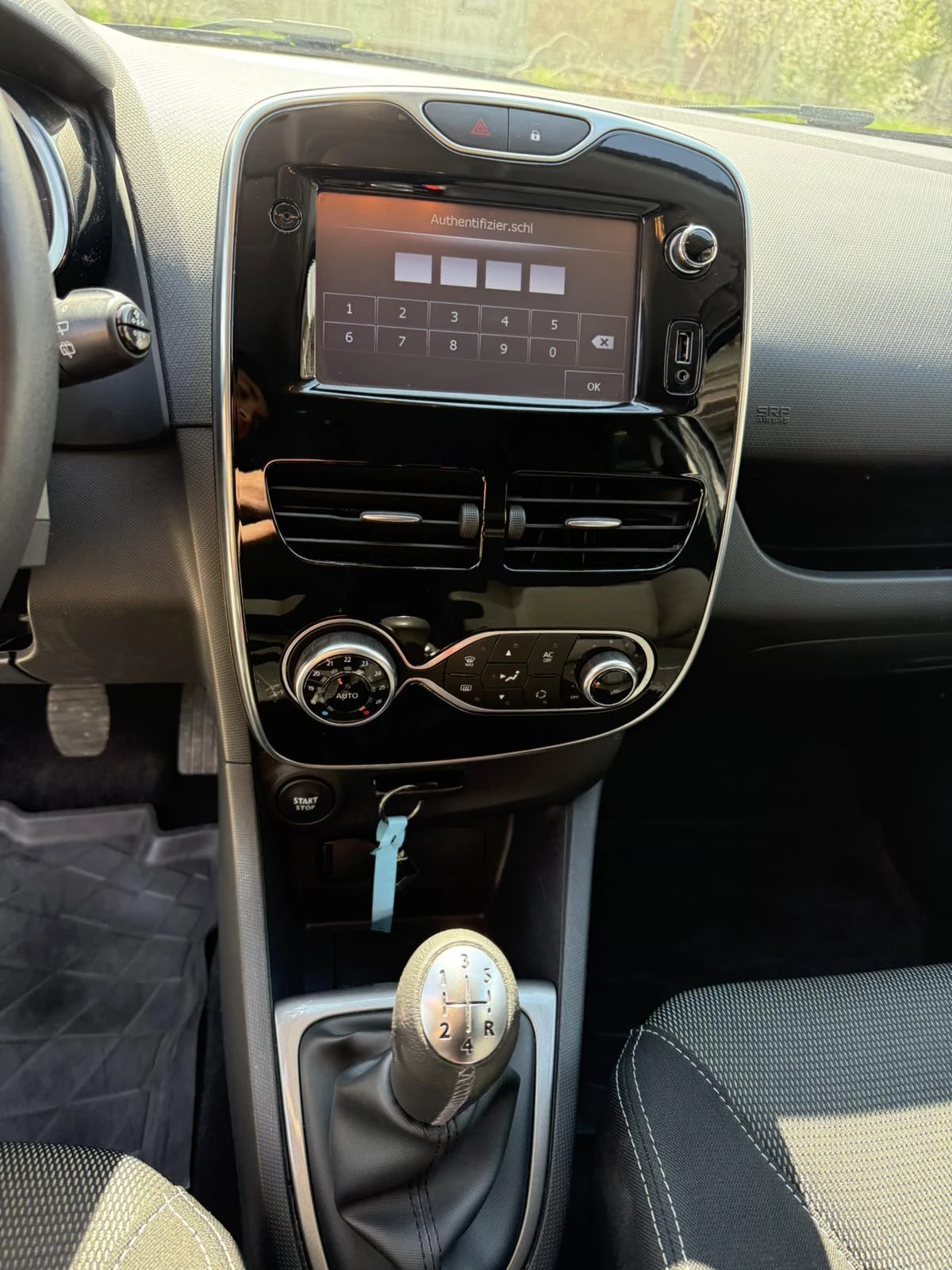 Renault Clio, снимка 11 - Автомобили и джипове - 54140997