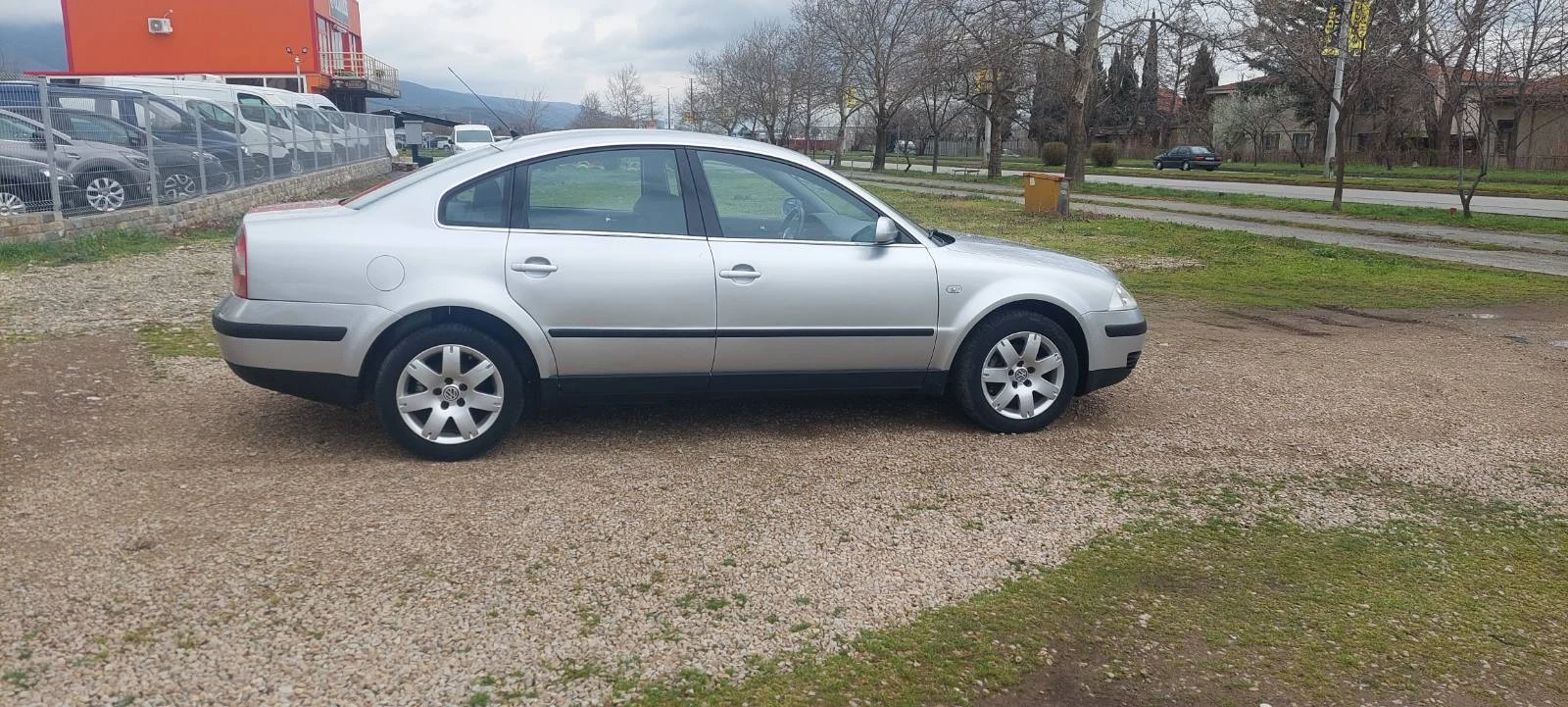 VW Passat 1.9 tdi клима, снимка 4 - Автомобили и джипове - 54248102