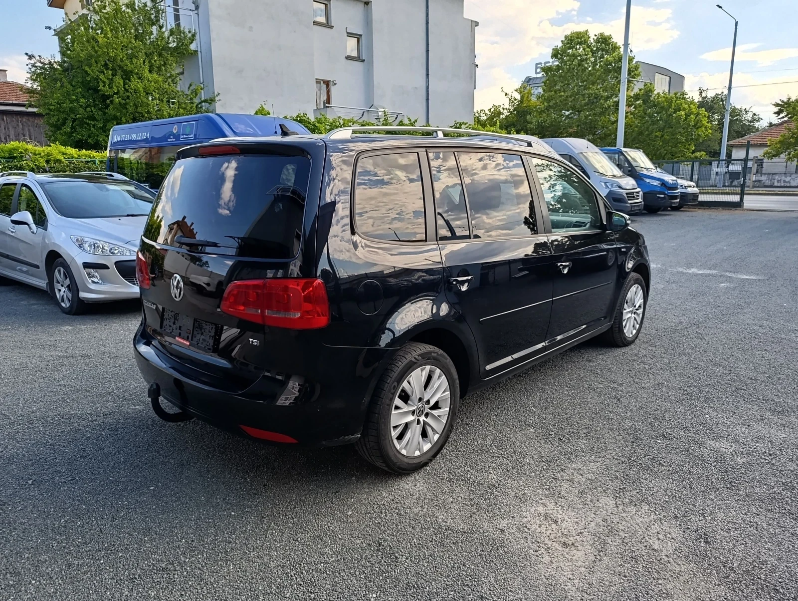 VW Touran Facelift 1.4 TSI 140 !! FULL SERVICE !!, снимка 5 - Автомобили и джипове - 54960978
