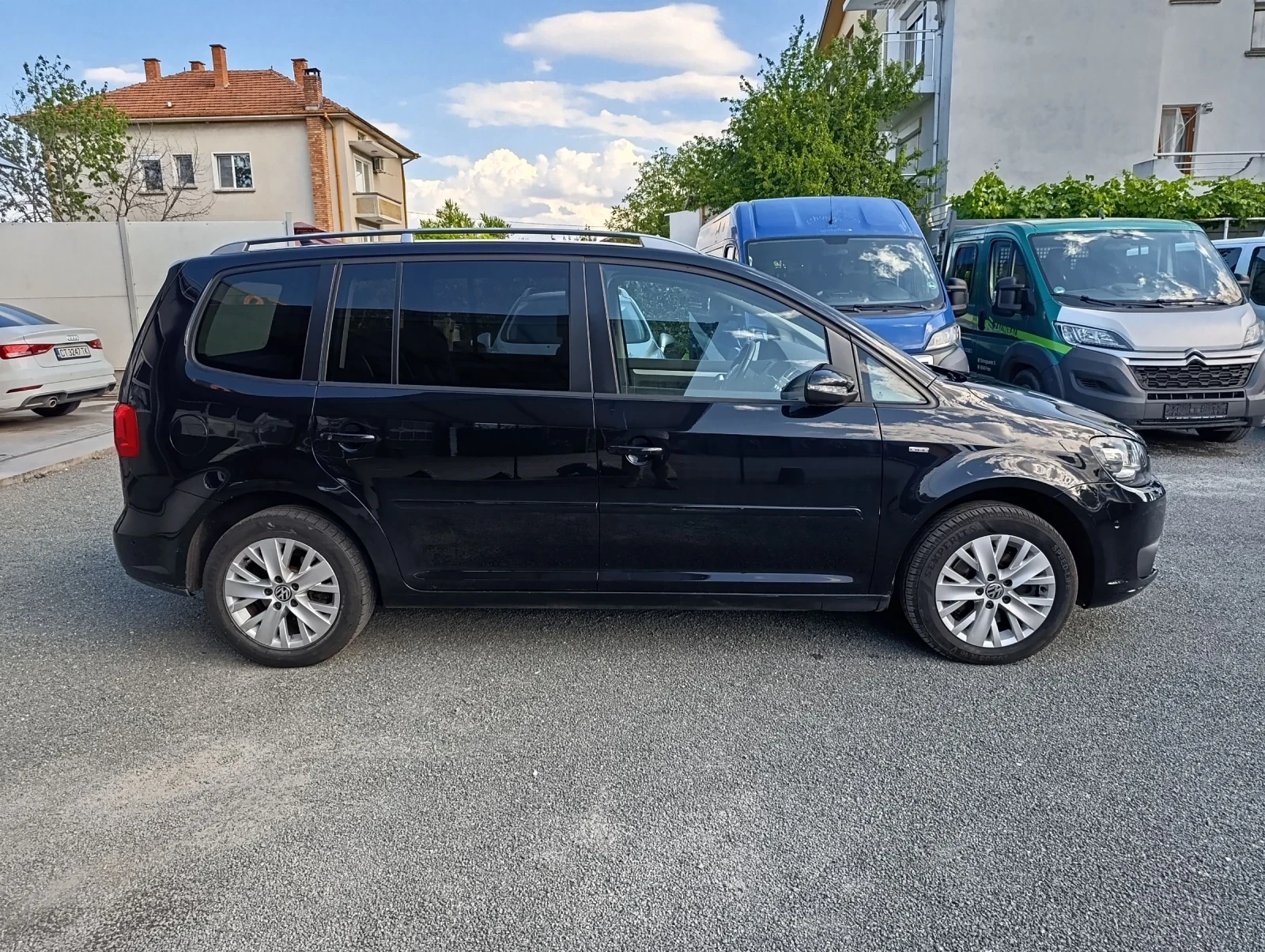 VW Touran Facelift 1.4 TSI 140 !! FULL SERVICE !!, снимка 4 - Автомобили и джипове - 54960978