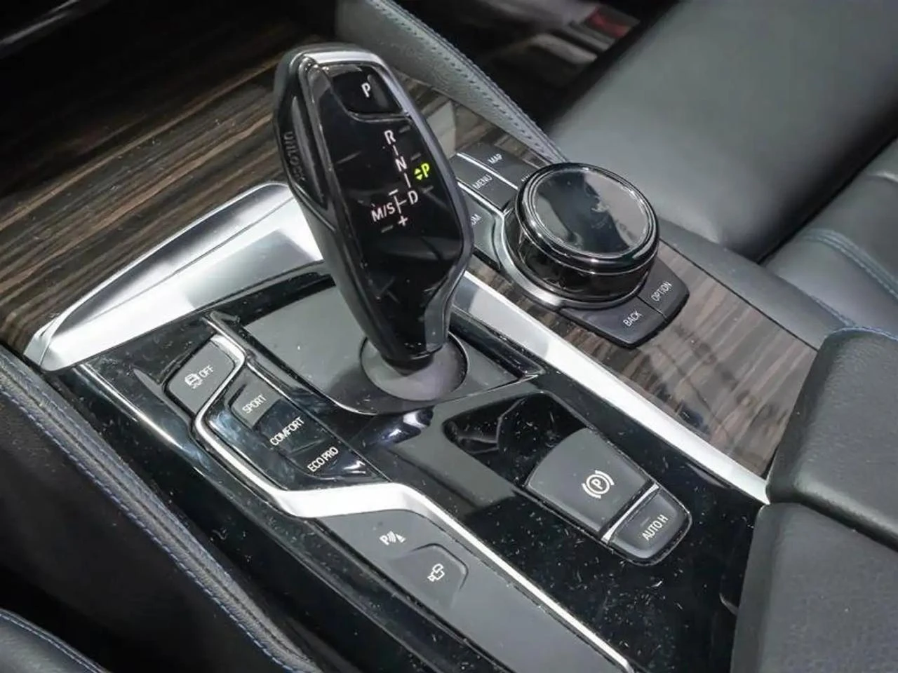 BMW 540 d* Mpack* H&K* Carplay* HeadUp* 360* , снимка 11 - Автомобили и джипове - 55523252