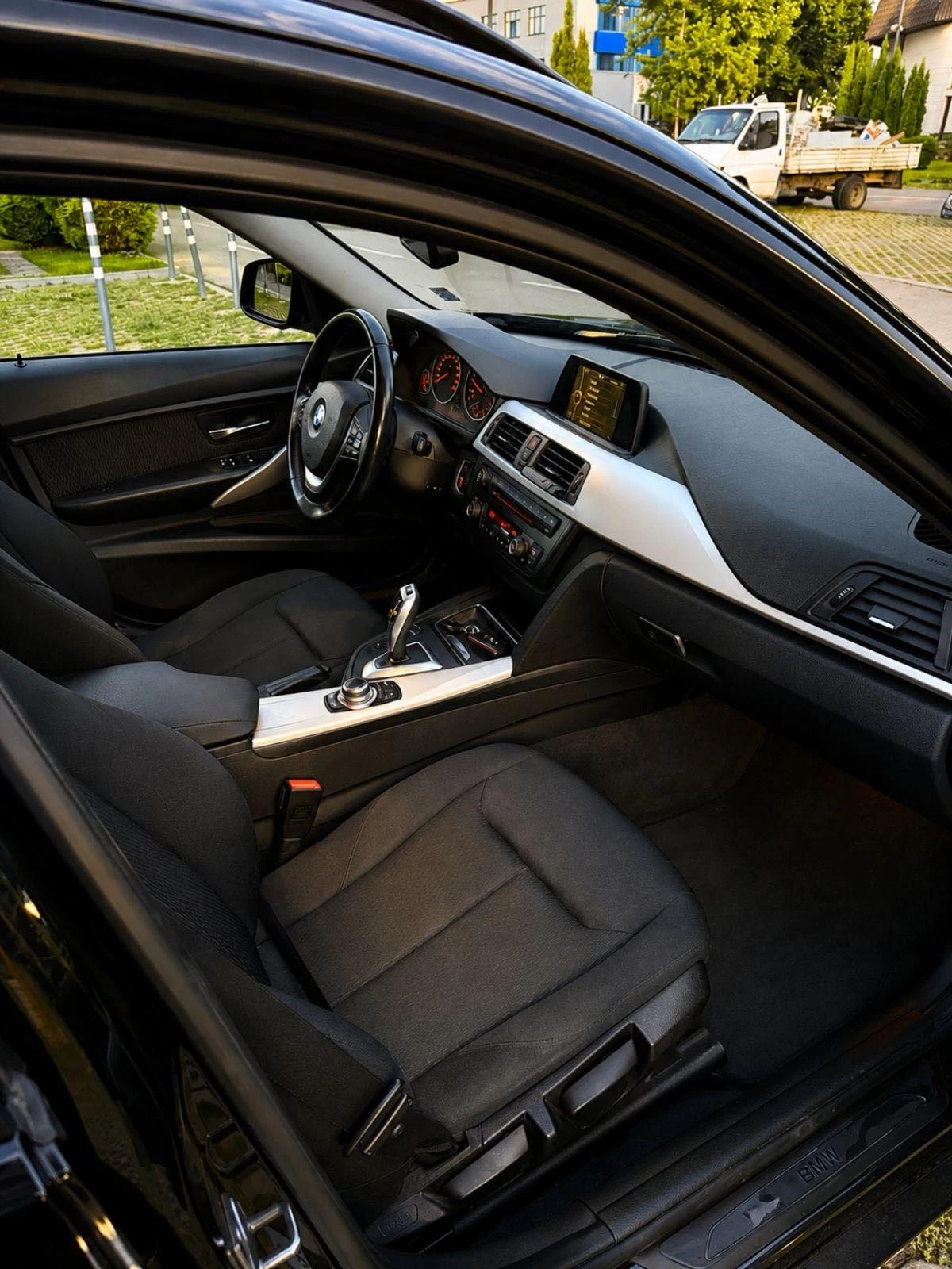 BMW 318 F31, снимка 7 - Автомобили и джипове - 55770117