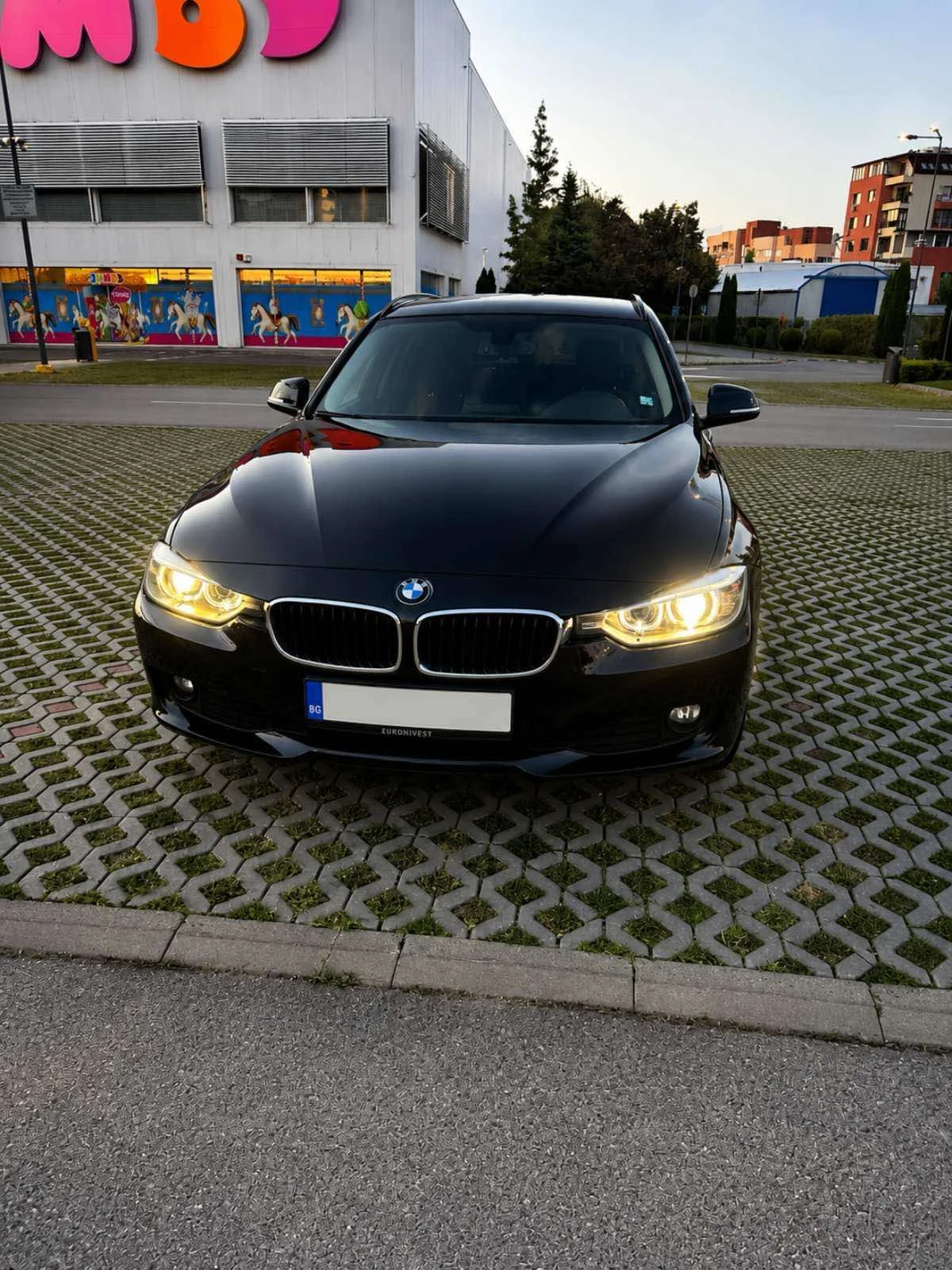 BMW 318 F31