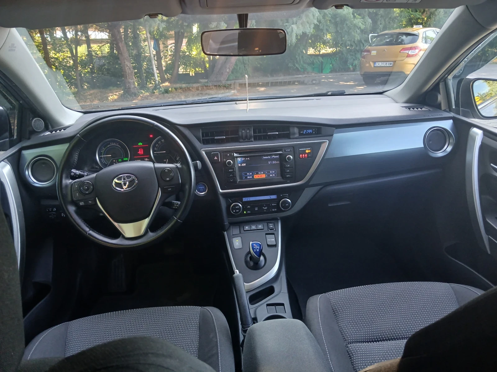Toyota Auris, снимка 2 - Автомобили и джипове - 55836060