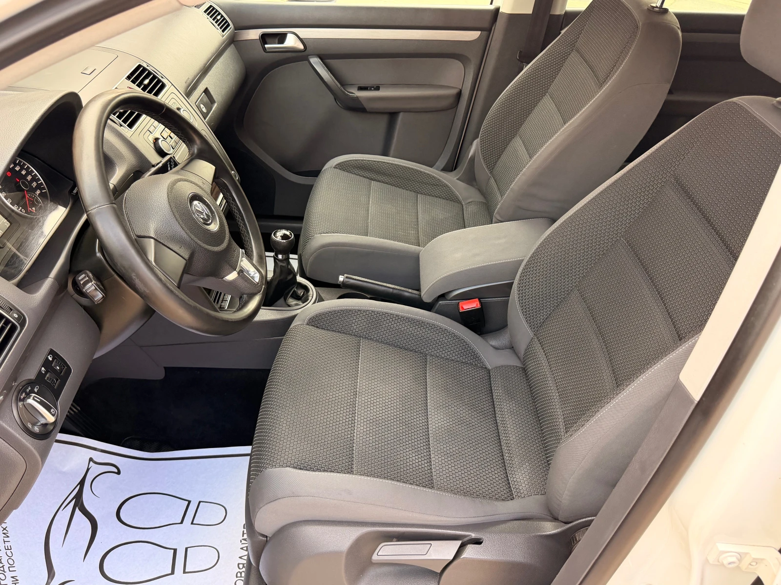 VW Touran 1.6TDI* 105ks* 6sk* КАТО НОВА* LIZING, снимка 5 - Автомобили и джипове - 55929290