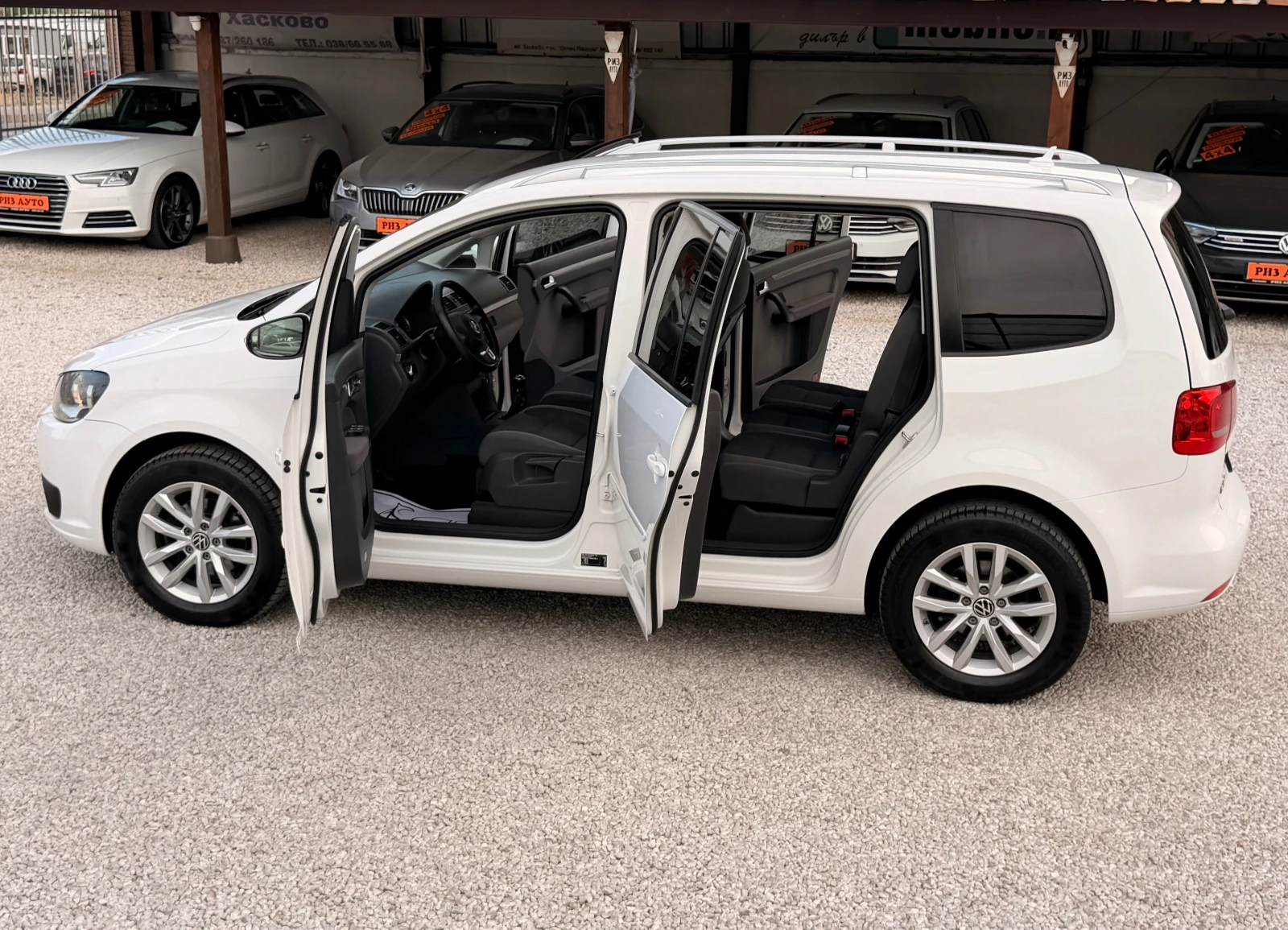 VW Touran 1.6TDI* 105ks* 6sk* КАТО НОВА* LIZING, снимка 10 - Автомобили и джипове - 55929290