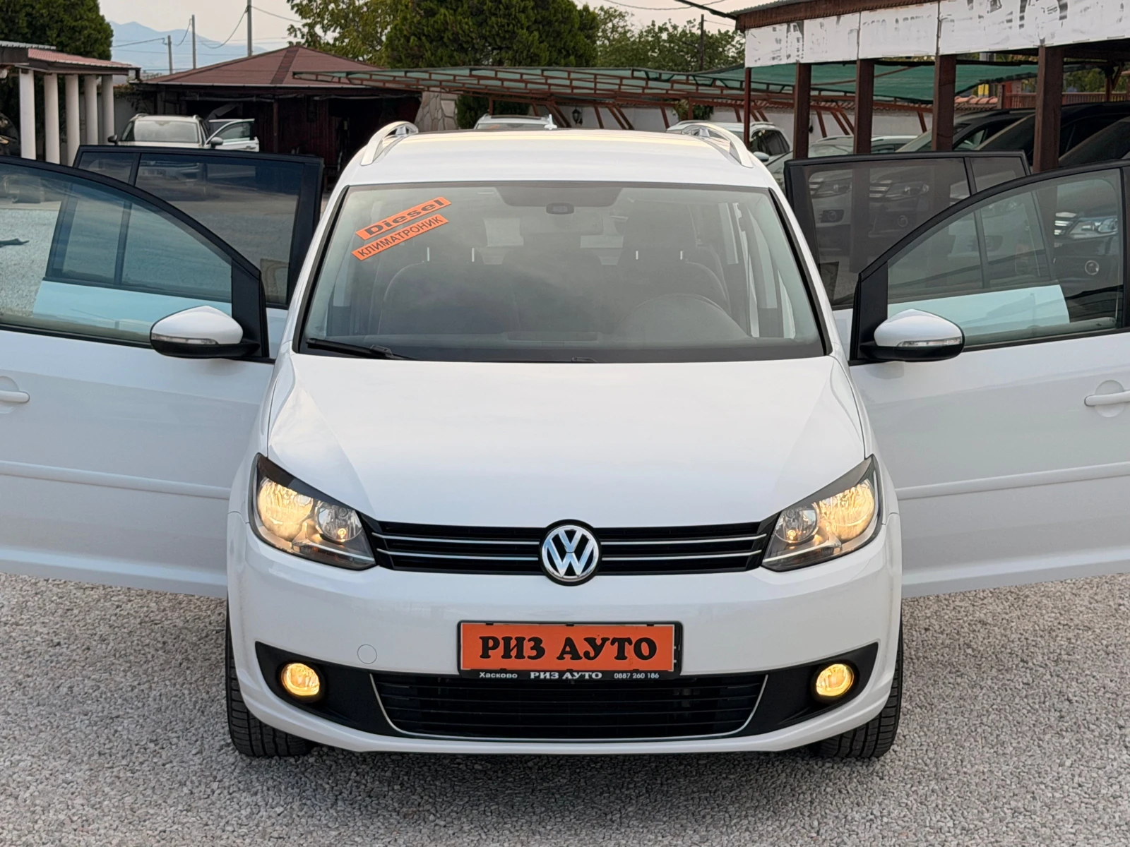 VW Touran 1.6TDI* 105ks* 6sk* КАТО НОВА* LIZING, снимка 2 - Автомобили и джипове - 55929290
