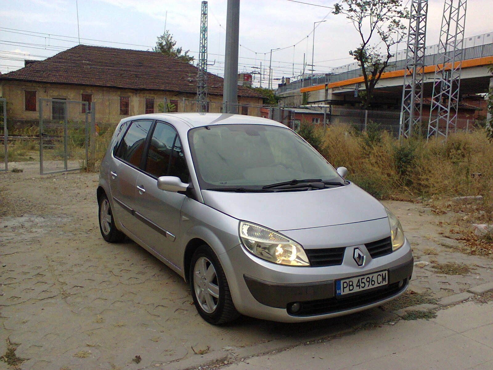 Renault Scenic 1.5 Тdci-86 коня КЛИМА, снимка 7 - Автомобили и джипове - 55967251