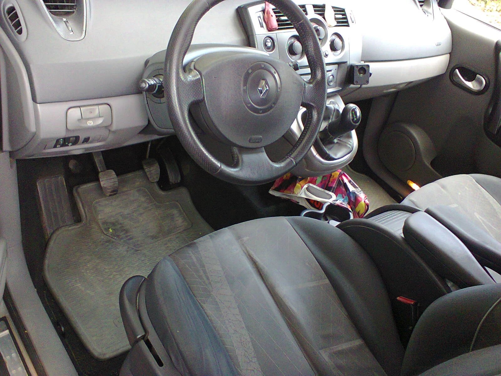 Renault Scenic 1.5 Тdci-86 коня КЛИМА, снимка 10 - Автомобили и джипове - 55967251
