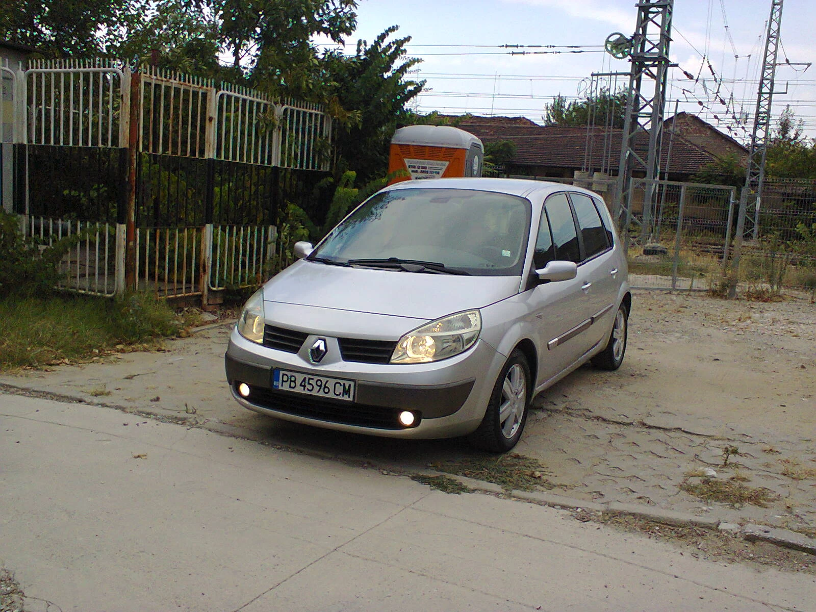 Renault Scenic 1.5 Тdci-86 коня КЛИМА, снимка 3 - Автомобили и джипове - 55967251