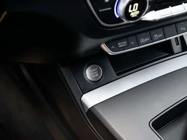 Audi Q5 quattro Komfort* 45 TFSI* АвтоКредит* (ЦЕНА ДО БГ), снимка 10 - Автомобили и джипове - 53474561