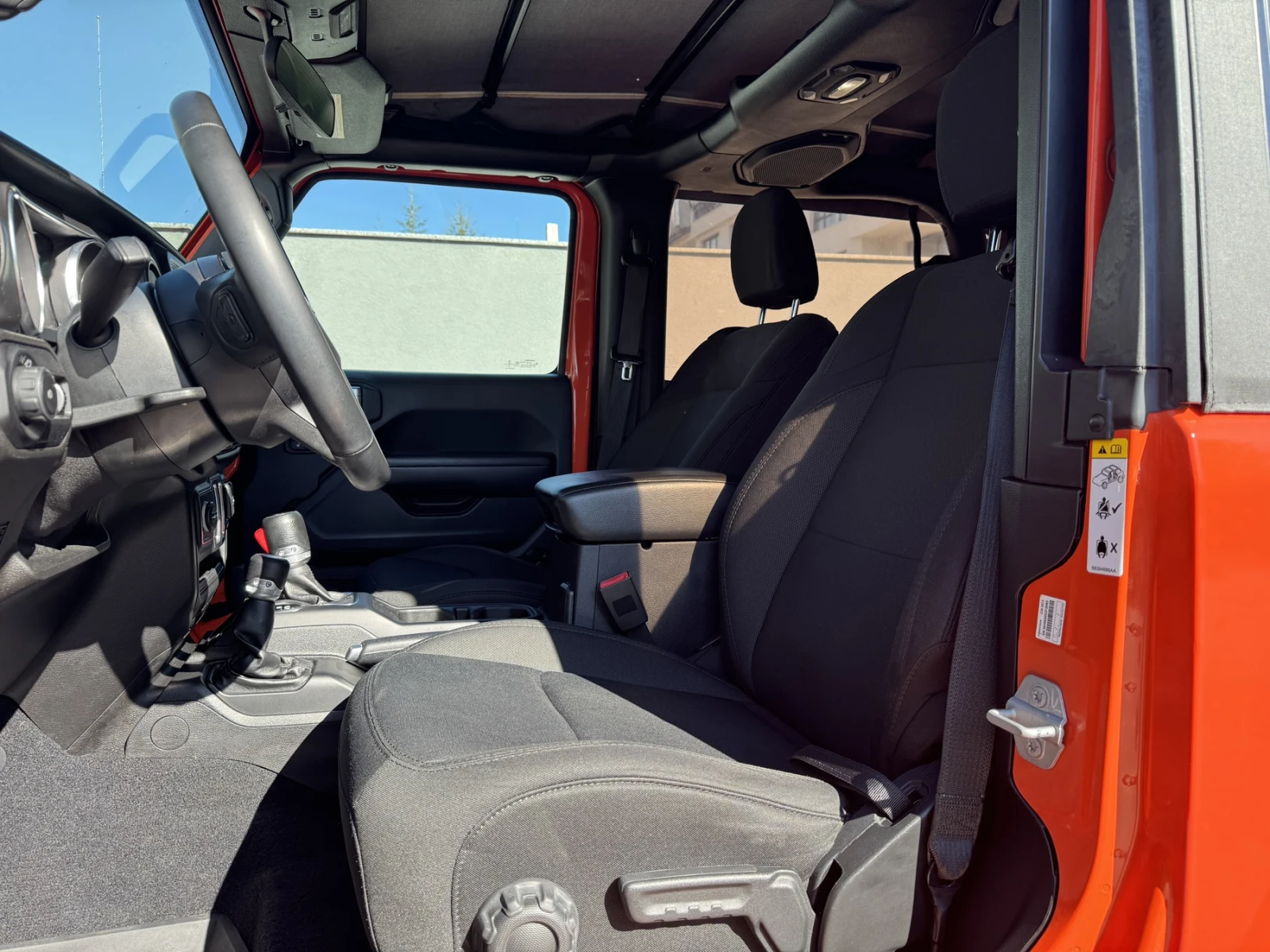 Jeep Wrangler SPORT 2.0L - изображение 9