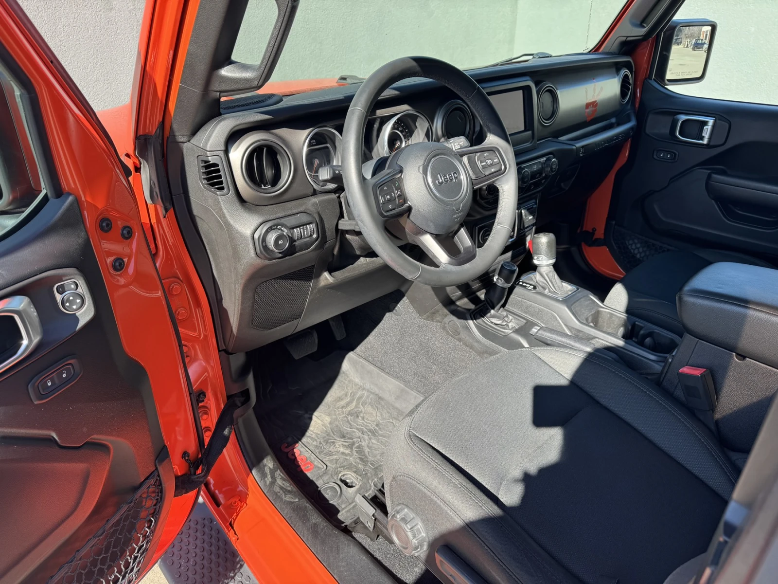 Jeep Wrangler SPORT 2.0L - изображение 10