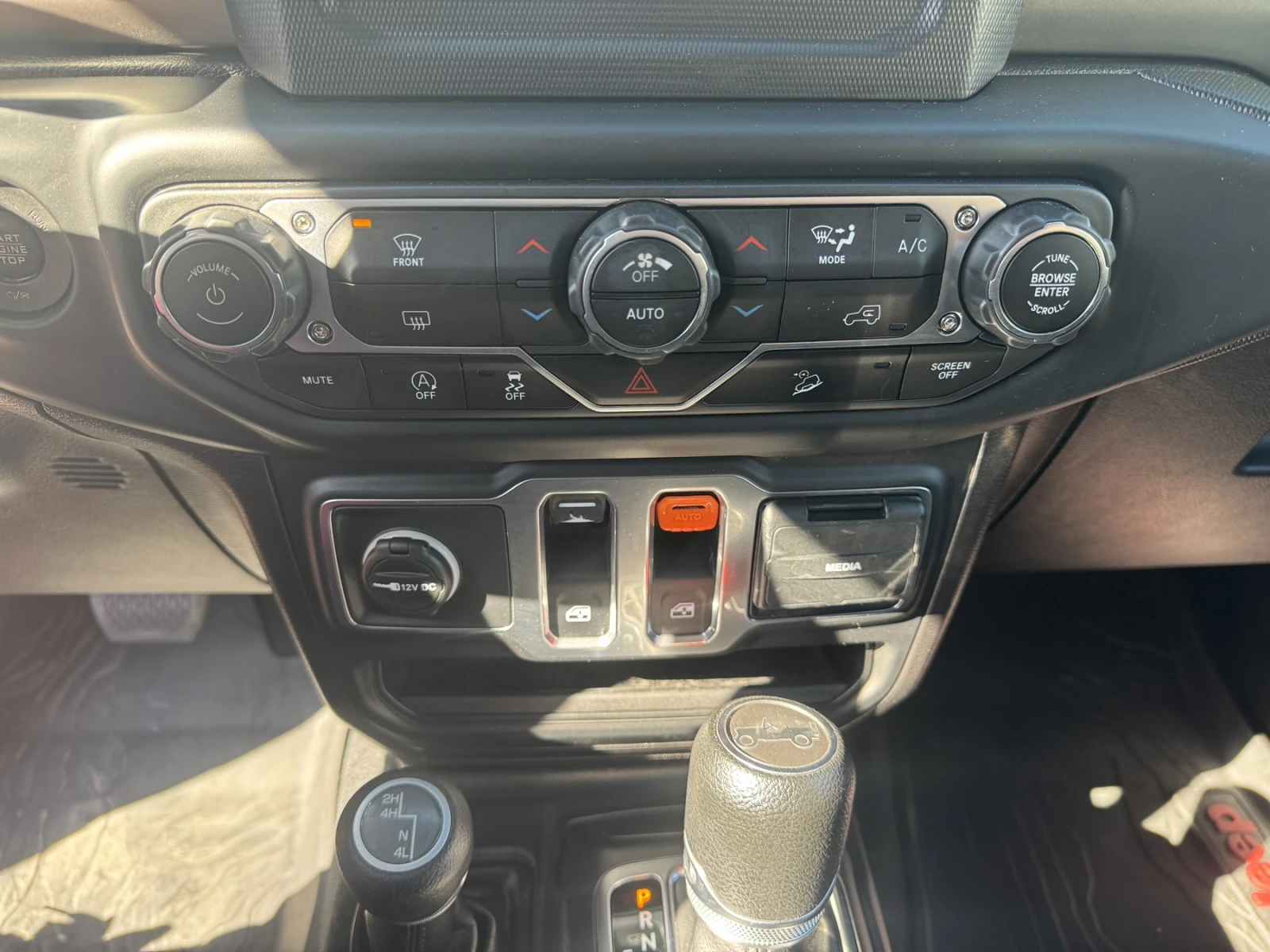 Jeep Wrangler SPORT 2.0L | Mobile.bg � ����������� 14