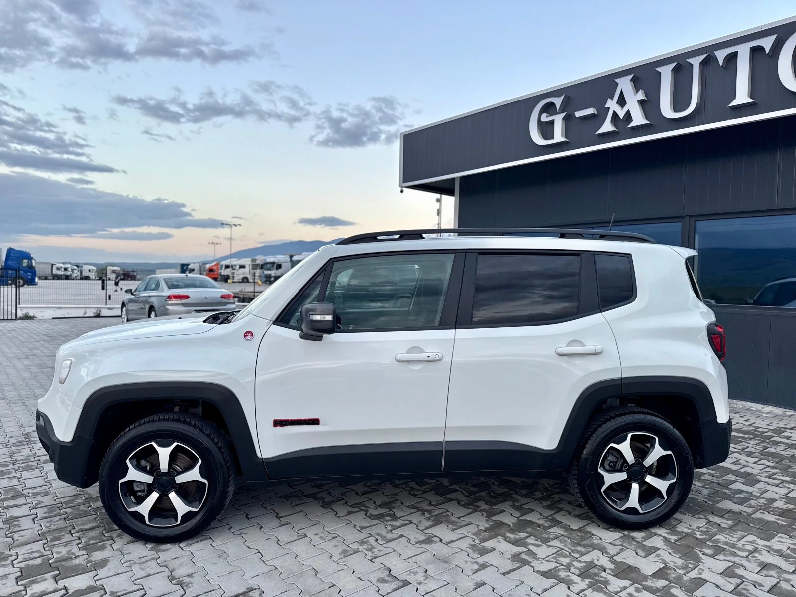 Jeep Renegade 2.0 m.jet 4х4 Собствен лизинг !!!, снимка 8 - Автомобили и джипове - 54248475