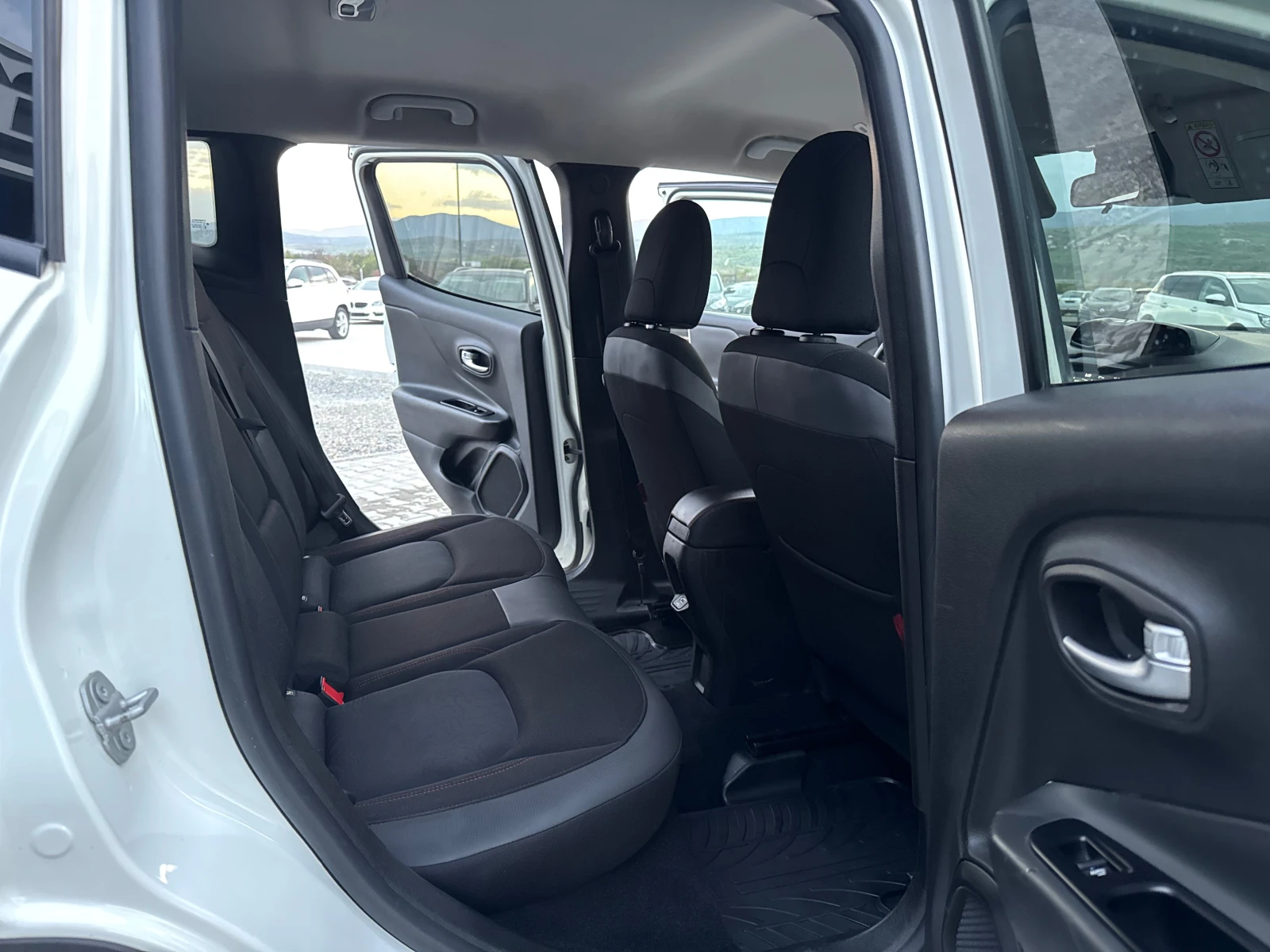 Jeep Renegade 2.0 m.jet 4х4 Собствен лизинг !!!, снимка 11 - Автомобили и джипове - 54248475