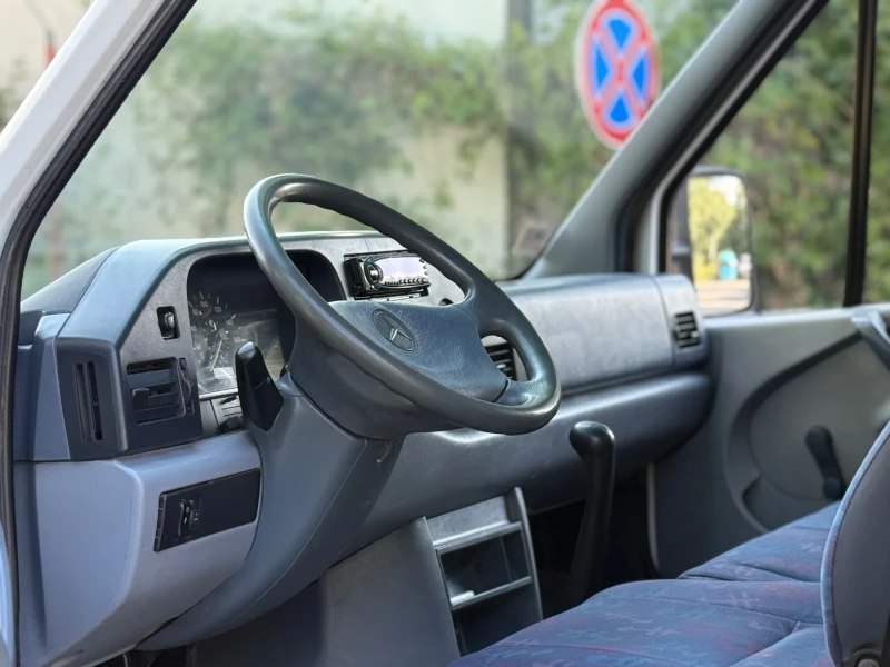 Mercedes-Benz Sprinter 412 2.9 TDI ПАДАЩ БОРД РАБОТЕЩ КЛИМАТИК, снимка 9 - Бусове и автобуси - 52217493