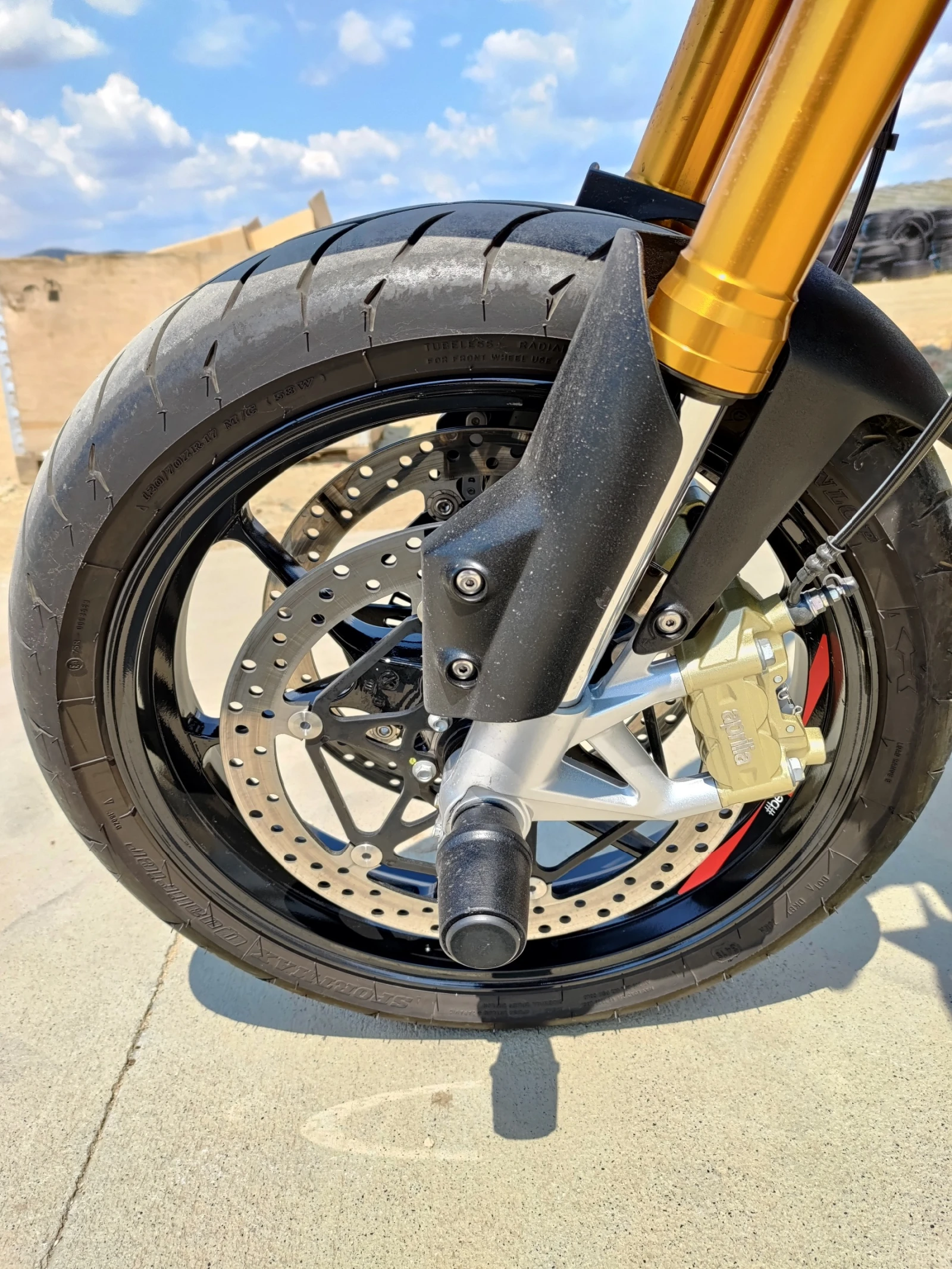 Aprilia Dorsoduro 900 - изображение 7