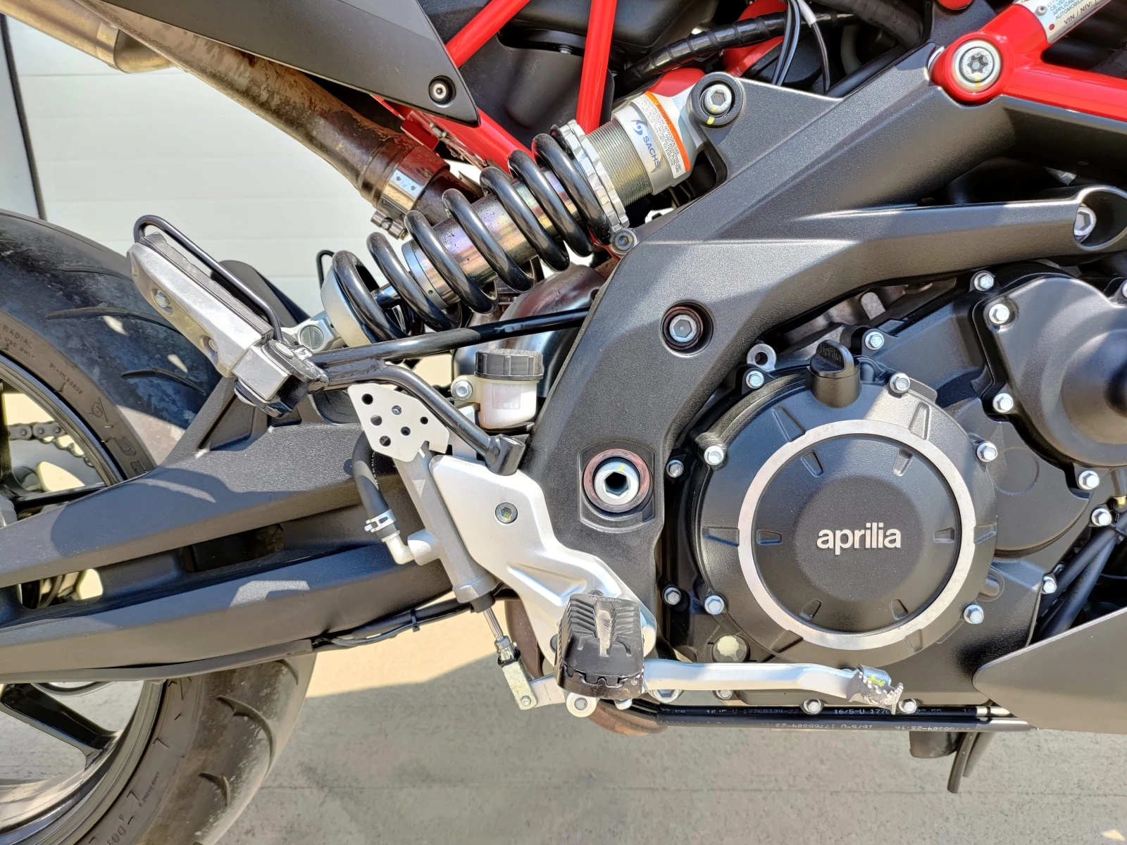 Aprilia Dorsoduro 900 - изображение 10