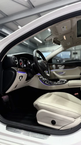 Mercedes-Benz E 300 AMG/BURMESTER/PANO/19"/LED/ПОДГРЕВ/KEYLESS, снимка 13