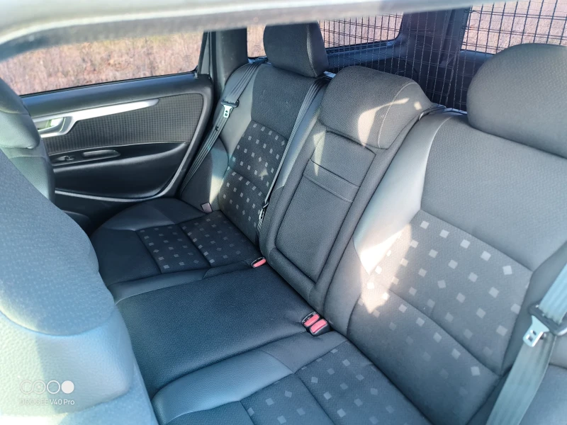 Volvo V70 2, 4 газ-бензин, снимка 14 - Автомобили и джипове - 52890831