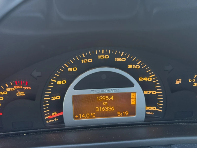 Mercedes-Benz C 32 AMG, снимка 10 - Автомобили и джипове - 52929175