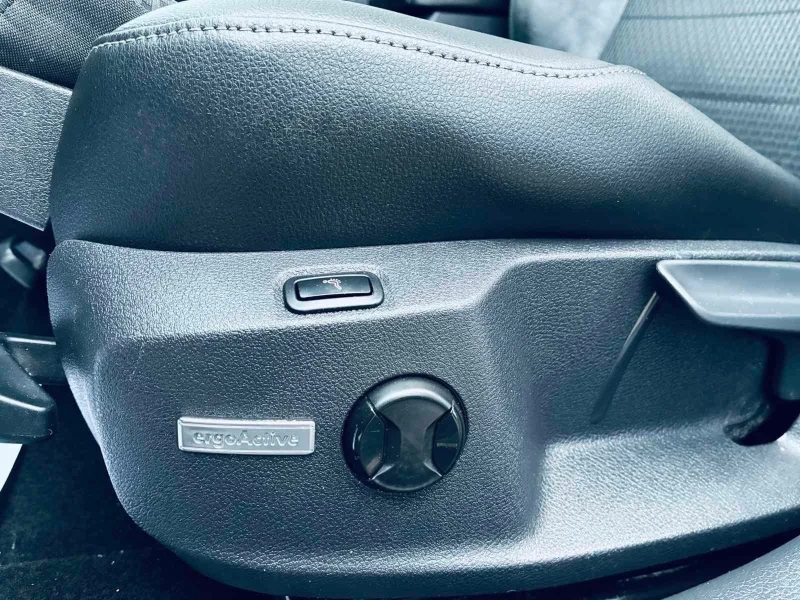 VW Golf 2.0tdi, снимка 13 - Автомобили и джипове - 53365553