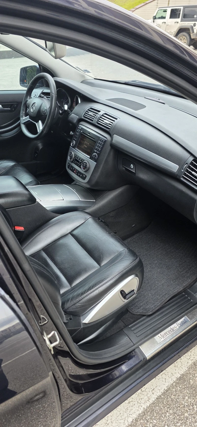 Mercedes-Benz R 350 AMG , снимка 11 - Автомобили и джипове - 53561285