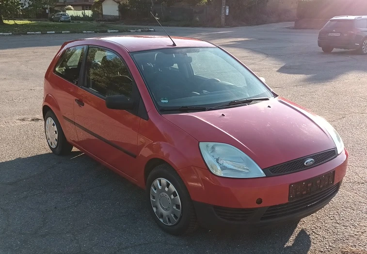 Ford Fiesta 3 врати, снимка 3 - Автомобили и джипове - 47513164