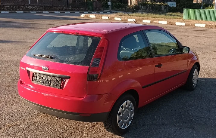 Ford Fiesta 3 врати, снимка 4 - Автомобили и джипове - 47513164